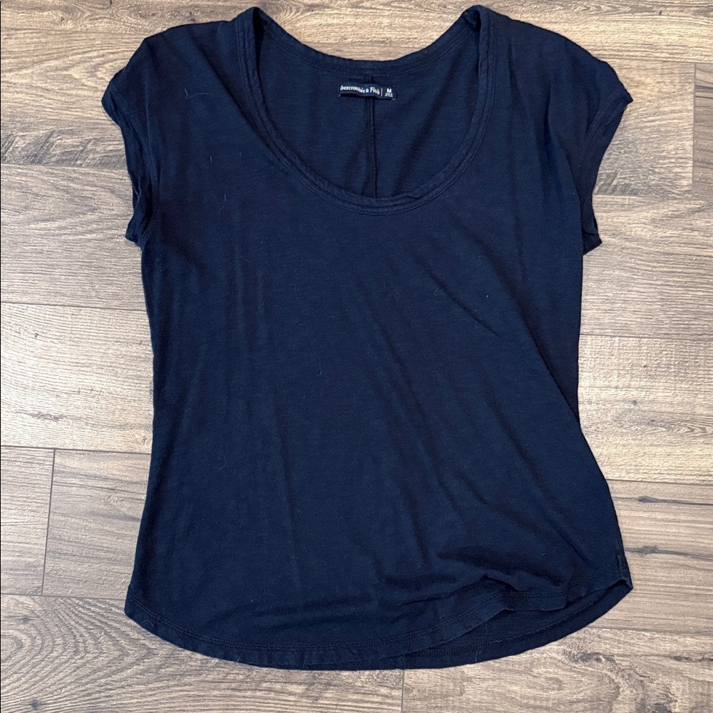 Abercrombie & Fitch Scoop Neck Short Sleeve Tee in Black